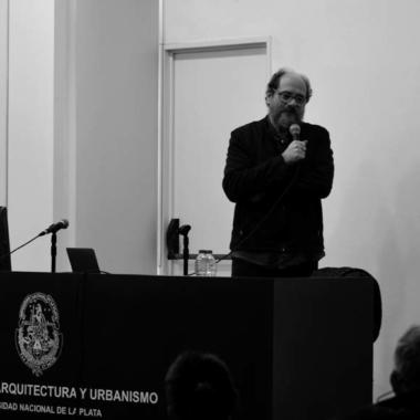 Claudio Vekstein dio inicio al ciclo “Arquitectos/as argentinos/as en el exterior”