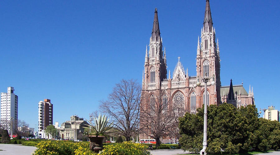 Seminario de Posgrado “Catedral de La Plata: Proyecto, rehabilitación y completamiento y su diseño paramétrico”
