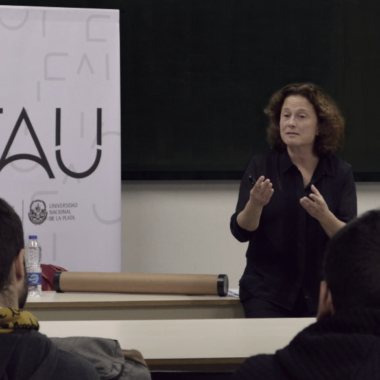 Arquitectos/as argentinos/as en el exterior: Elisa Bailliet se presentó en la FAU