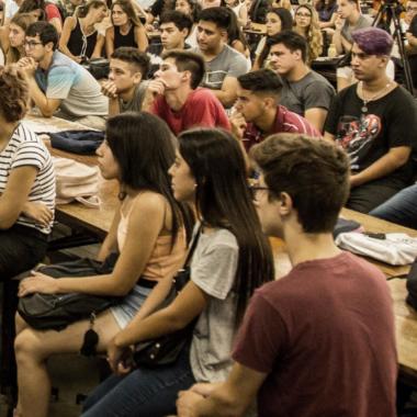 Bienestar Universitario UNLP brindó una charla informativa para ingresantes