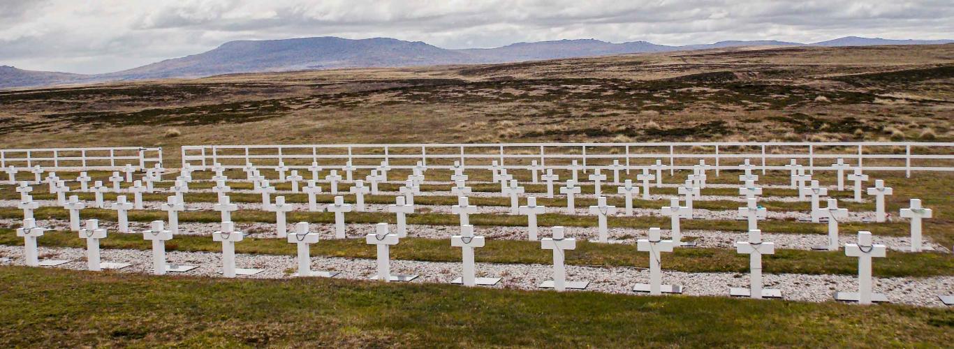 CRUCES. Idas y vueltas de Malvinas