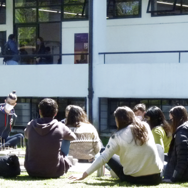 Retorno a la presencialidad de estudiantes y docentes en la FAU