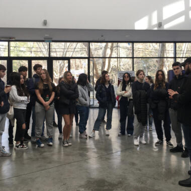 Estudiantes del Colegio Secundario Manantiales visitaron la FAU