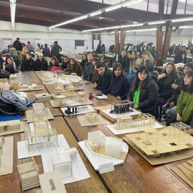 Estudiantes y docentes de la FAU y de la Universidad de la República de Montevideo realizaron una jornada de intercambio
