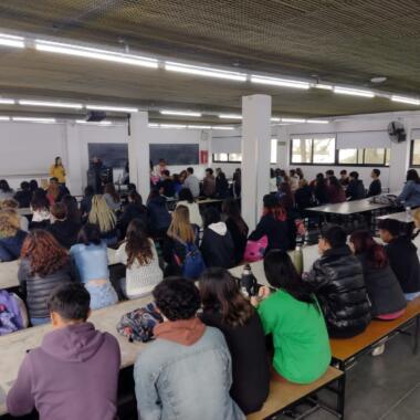 Más de 100 estudiantes secundarios visitaron la Facultad en el marco del programa “Vivo la UNLP”