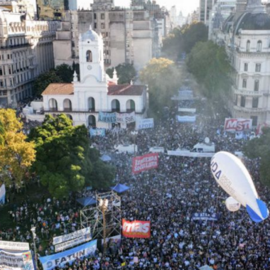 Más universidad pública es más FAU