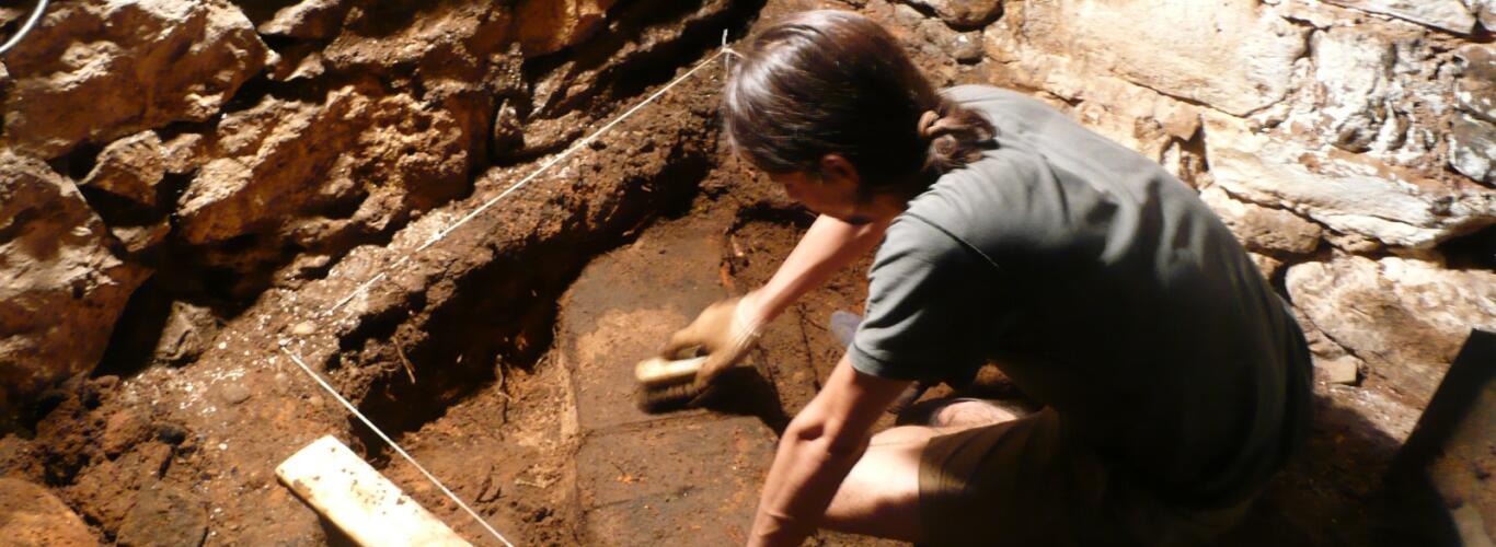Se exhibe la muestra “arqueología EN arquitectura” en el Hall FAU