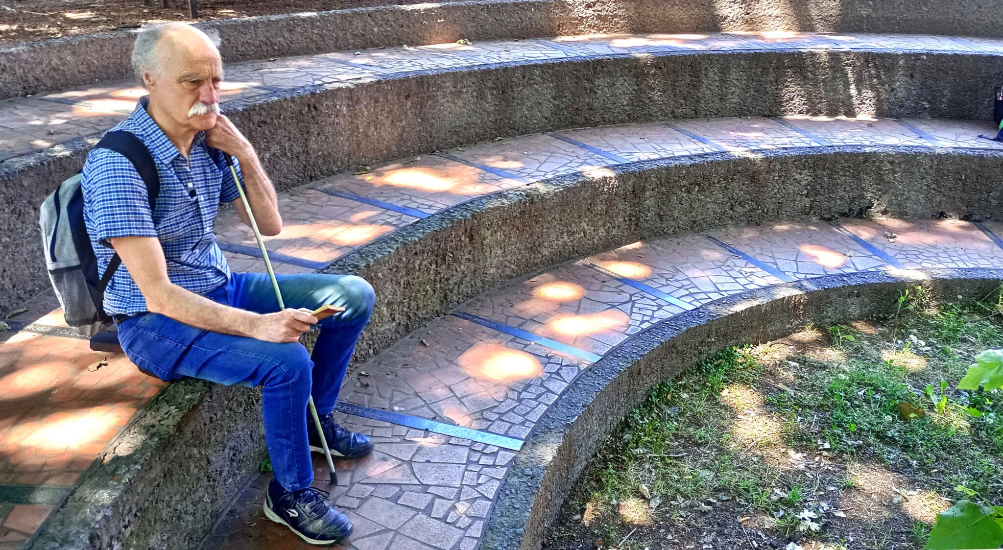 Rodolfo en la Espiral. Monumento a los/as desaparecidos/as de la Facultad de Arquitectura y Urbanismo (FAU) de La Plata.